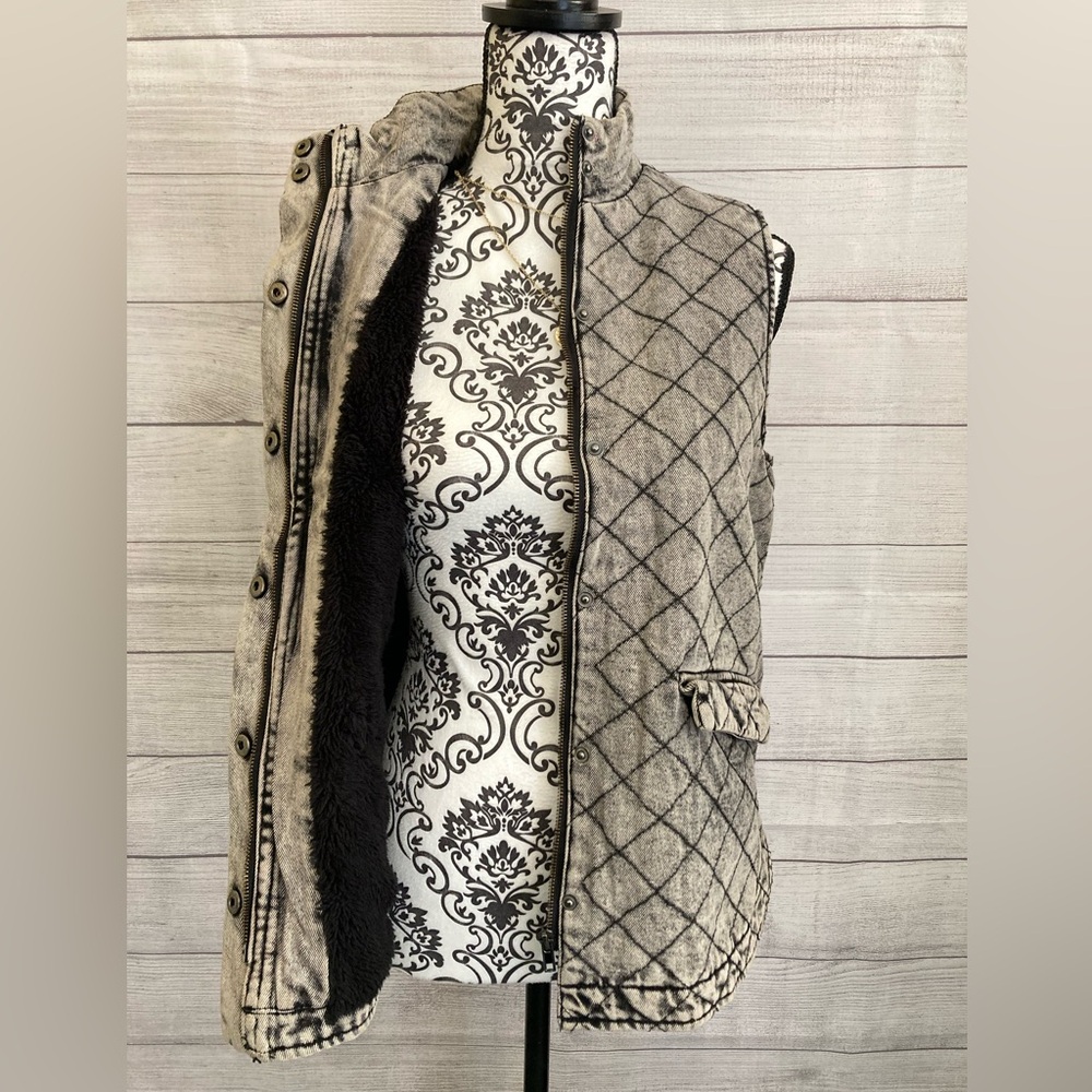 Stoosh Vintage Denim | NWT Women’s Sleeveless Quilted Button Front Vest - Picture 6 of 11